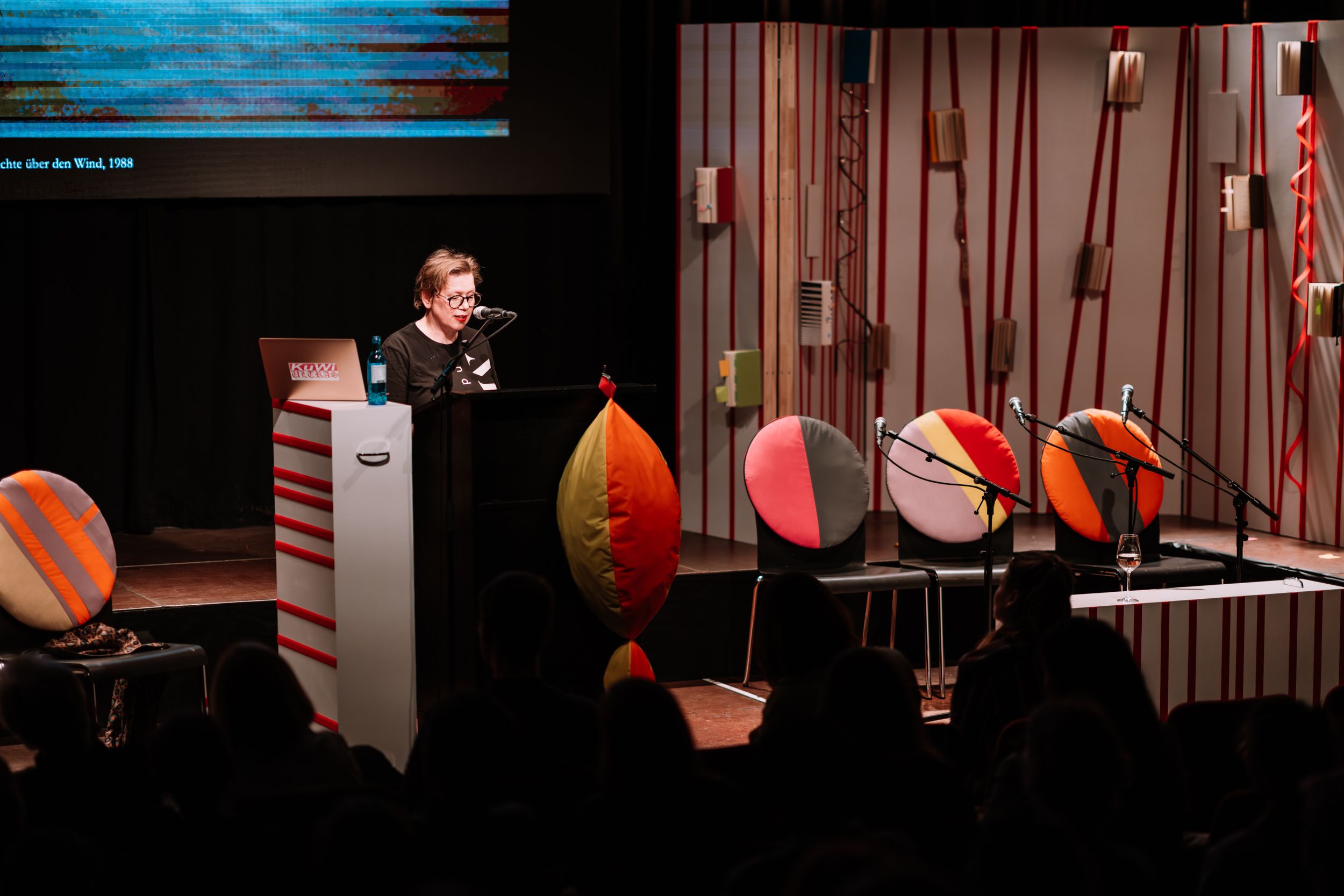 Karin Harasser bei "Schreiben, was kommt", Köln. Foto: Foto Laska