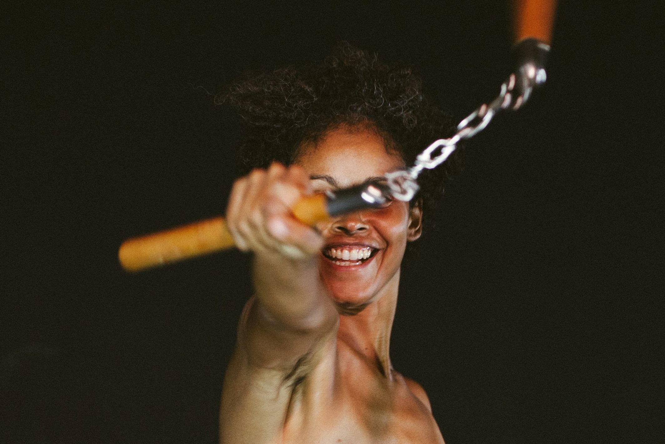 Danielli Nascimento Mendes, "0 tremor magnifico", 2019, Theaterstück von Carolina Bianchi Y Cara de Cavalo im Teatro de conteiner, Säo Paulo, Brasilien © Danielli Nascimento Mendes  Foto: Mayra Azzi  